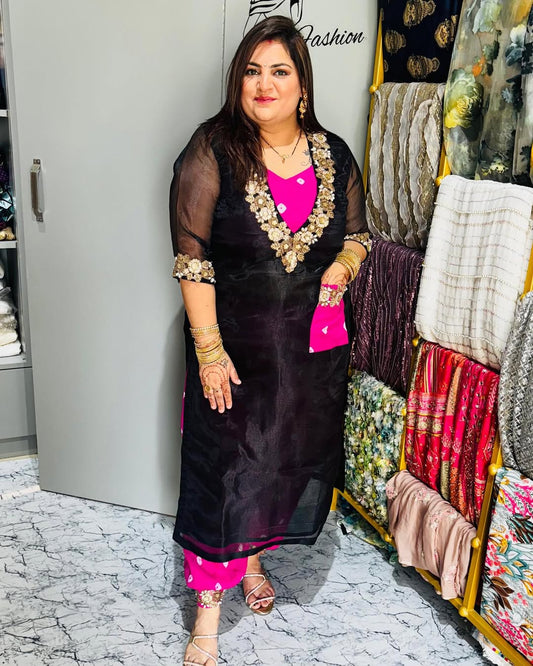 Rangrez Noor – Kala Organza & Gulabi Chinon Suit