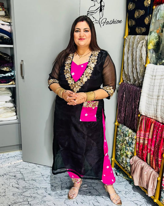 Rangrez Noor – Kala Organza & Gulabi Chinon Suit